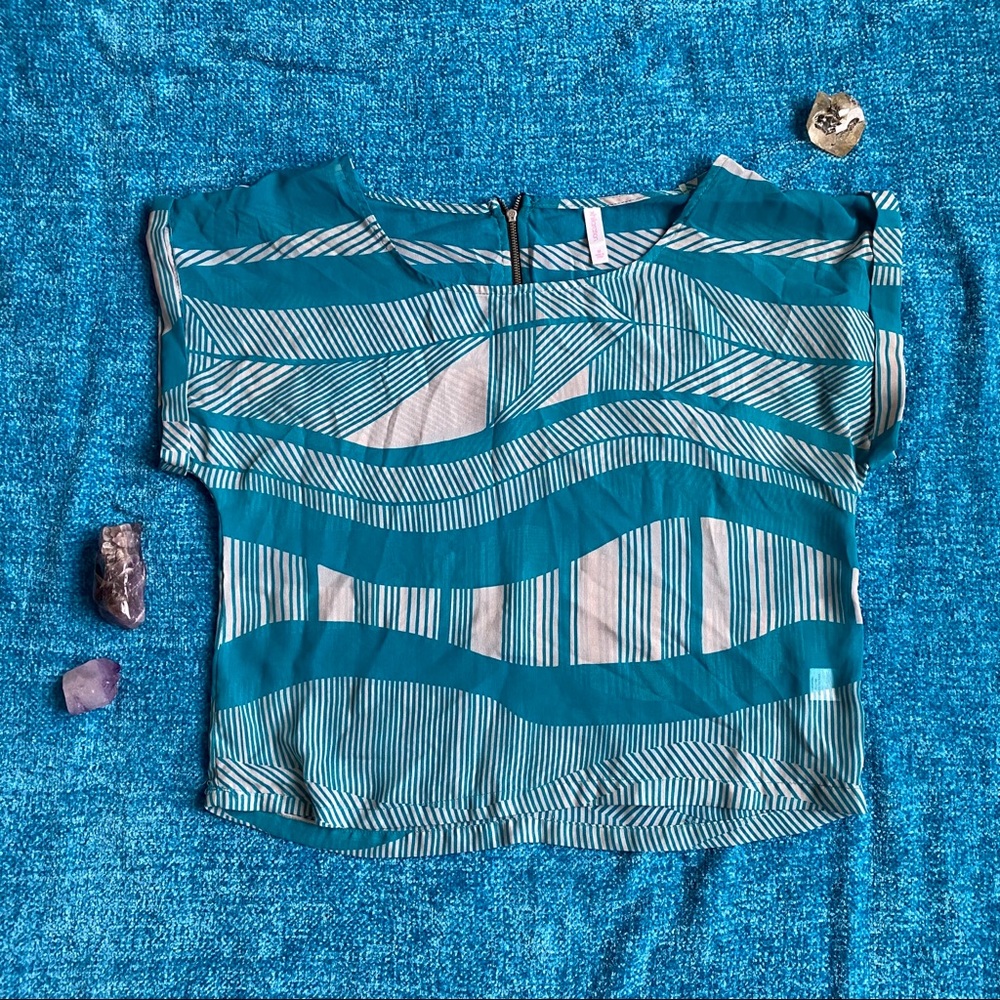 Geometric Short Sleeve Blouse with Zipper